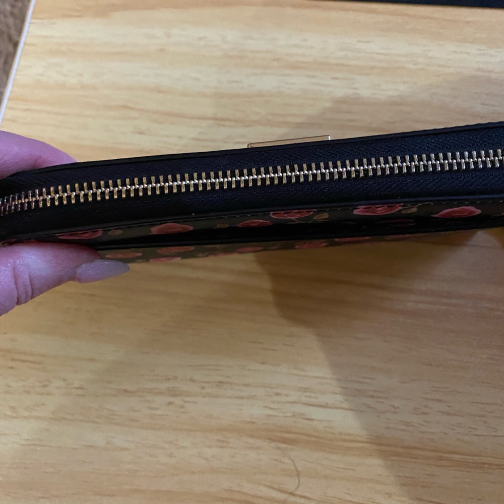 Kate spade ♠️ wallet - Picture 5 of 8